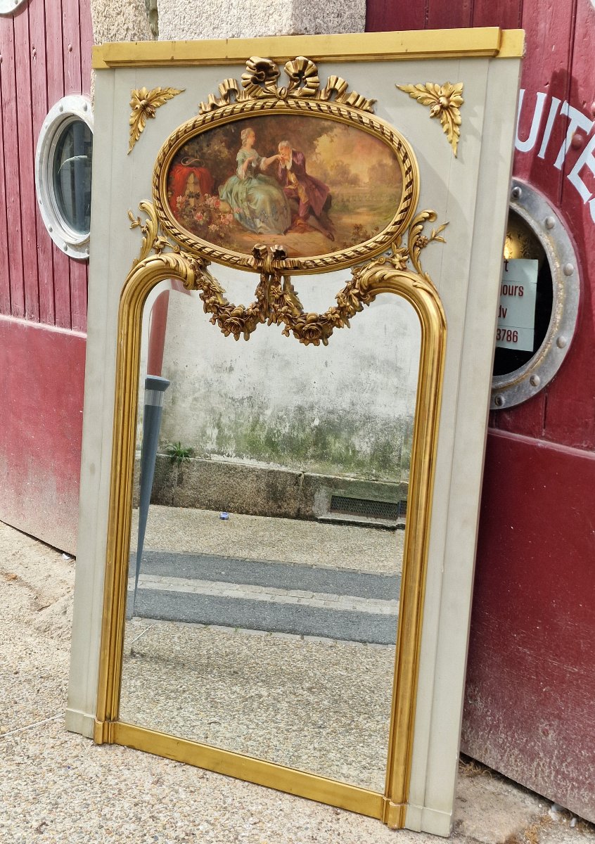 Louis XV–louis XVI-style Trumeau Mirror In Gilded And Painted Wood, Featuring A Painting Of A Romantic Scene