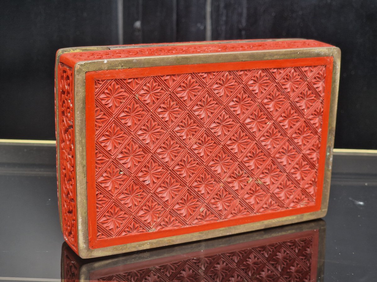 Chinese Box Made Of Cinnabar Lacquer, Decorated With A Five-clawed Imperial Dragon-photo-2