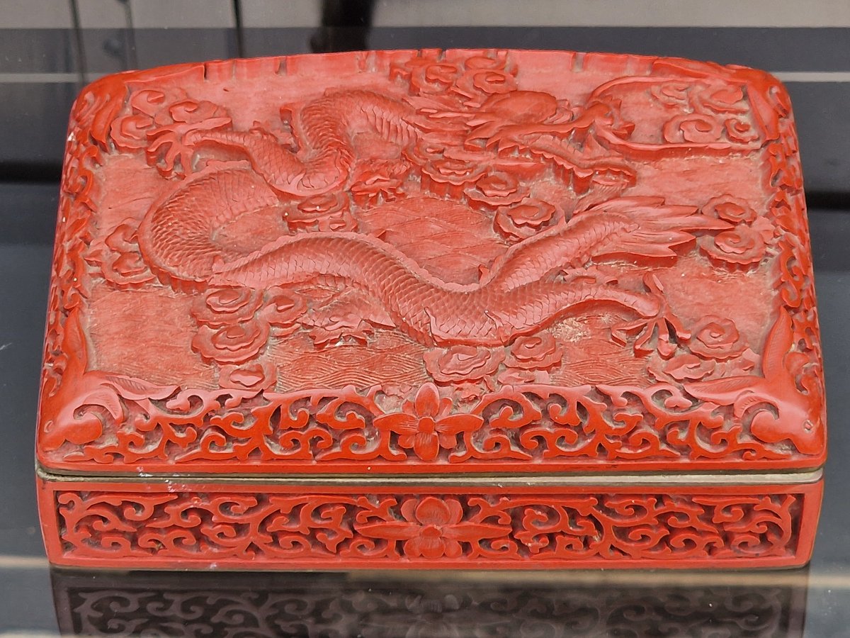 Chinese Box Made Of Cinnabar Lacquer, Decorated With A Five-clawed Imperial Dragon