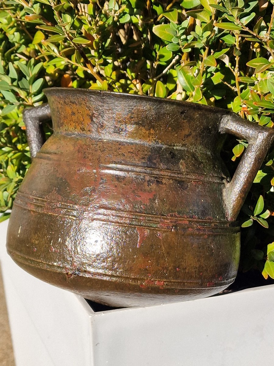 Petite marmite chaudron en bronze fond bombé 17-18ème style haute époque 