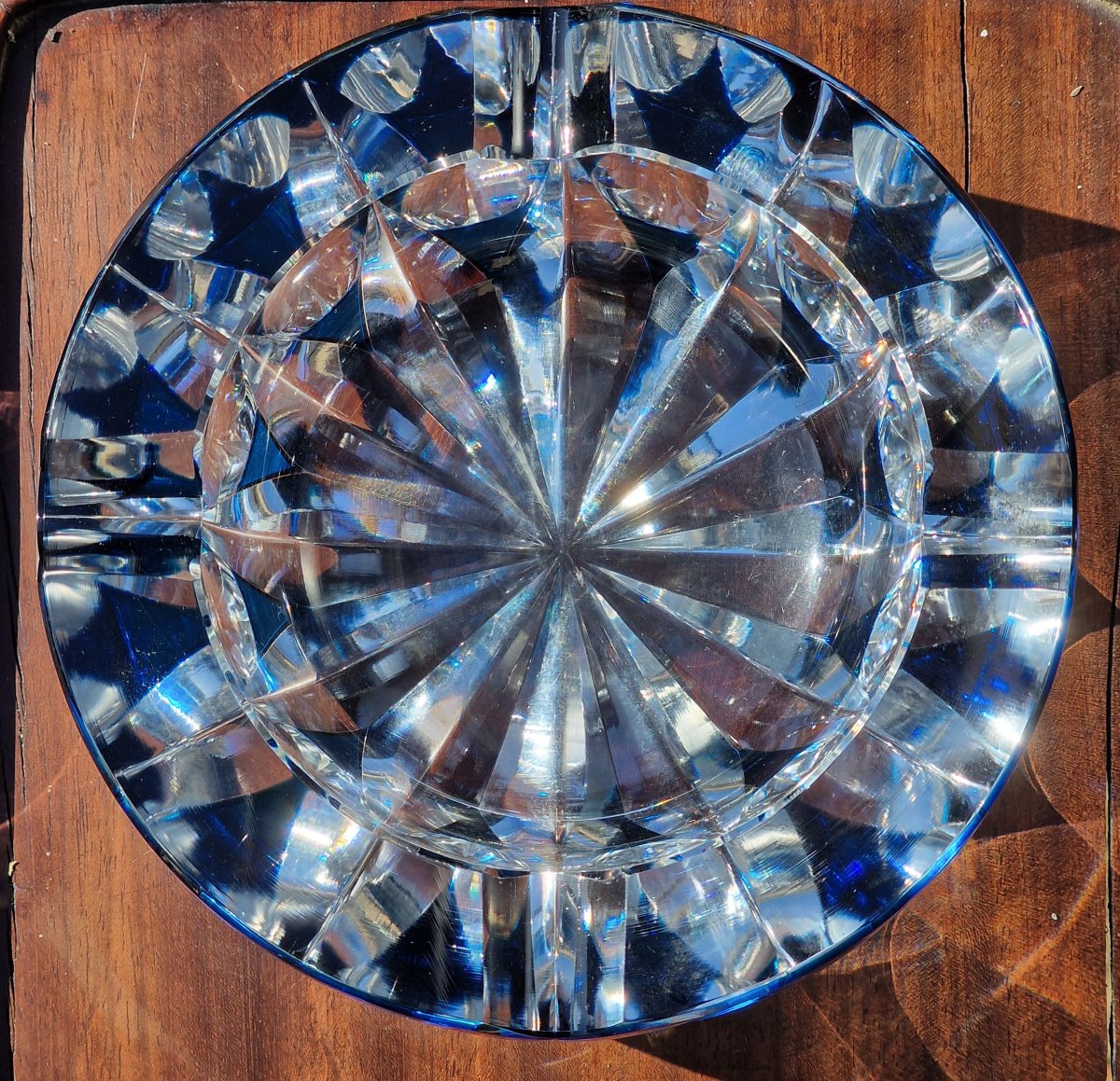Grand cendrier en cristal de Saint Louis couleur bleu roi modèle ambassadeur 1950-photo-3