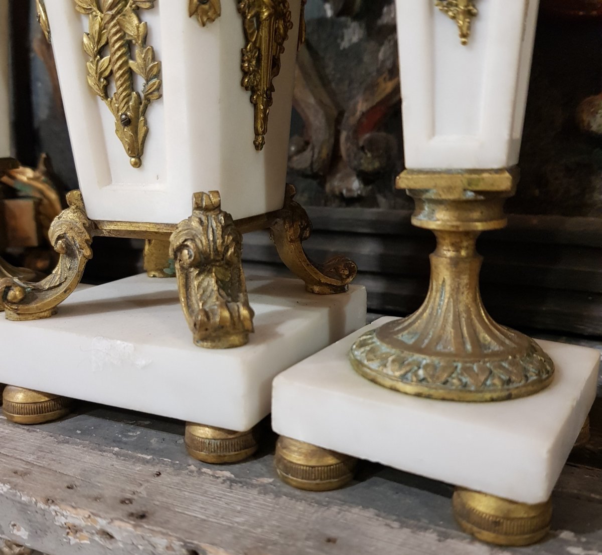 Petite Garniture De Cheminée Ou De Commode En Marbre Et Bronze Doré Avec Pendule Et Bougeoirs-photo-4