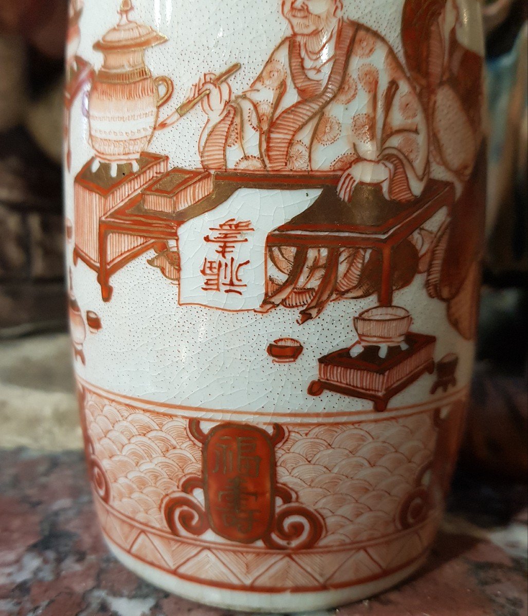 Vase Japonais Porcelaine De Kutani Marque d'Artiste Vers 1900 Décor De Lettrés-photo-3