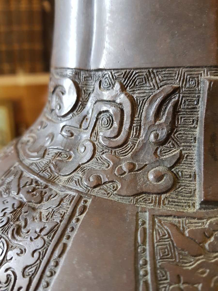 Vase Chinois signé Archaisant En Bronze à Anses Têtes d'éléphants Qing Dynastie-photo-3