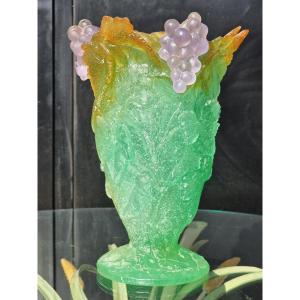 Vase daum en pâte de verre multicolore modèle aux grappes de raisins 
