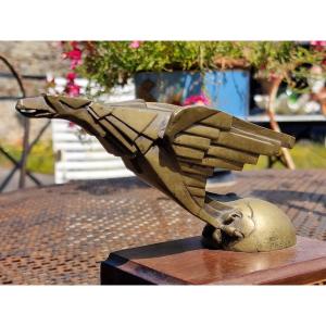 Mascotte bouchon de radiateur par Pierre de Soete aigle s'envolant Ford en bronze art déco