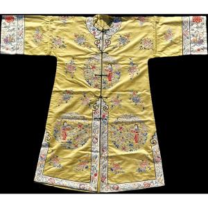 Traditional Chinese Silk Dress Embroidered With Floral Motifs And Cartouches, From The Republic Era