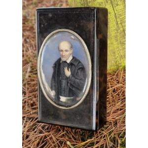 Boîte en écaille de tortue avec une miniature d'Anne Nicole Voullemier de Saint Vincent de Paul