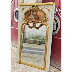 Louis XV–louis XVI-style Trumeau Mirror In Gilded And Painted Wood, Featuring A Painting Of A Romantic Scene
