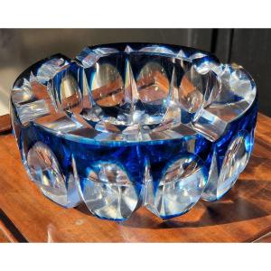 Grand cendrier en cristal de Saint Louis couleur bleu roi modèle ambassadeur 1950
