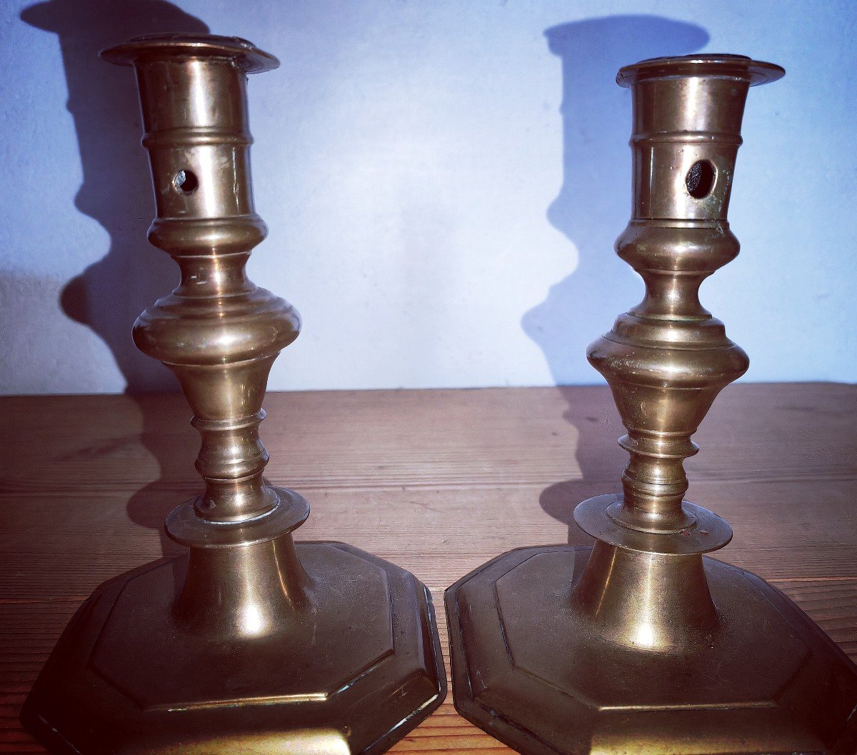 2 Bougeoirs Oignons, Début XVIIIe Siècle, Bronzes De Qualité -photo-4