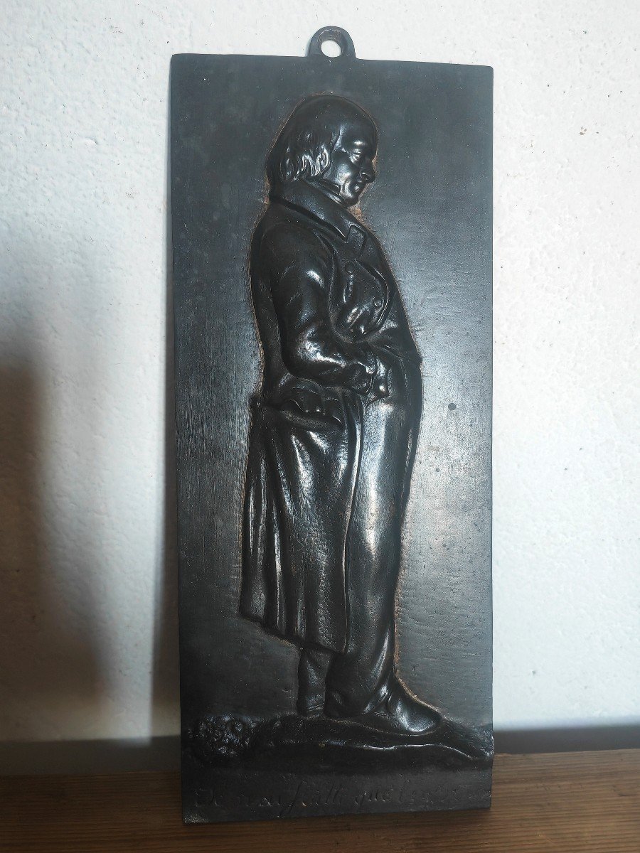 Plaque En Bronze Patine Sombre, Portrait En Pied De Béranger, Epoque XIXe Siècle 