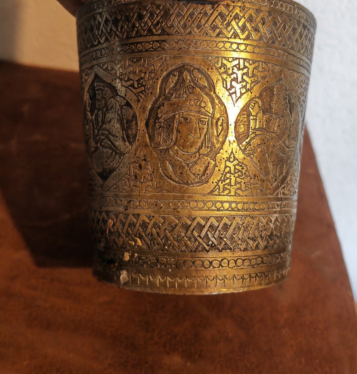 Beautiful Thick Goblet, Chiseled Bronze Or Brass, Characters In Medallions, Iran-syria, 19th Century-photo-4