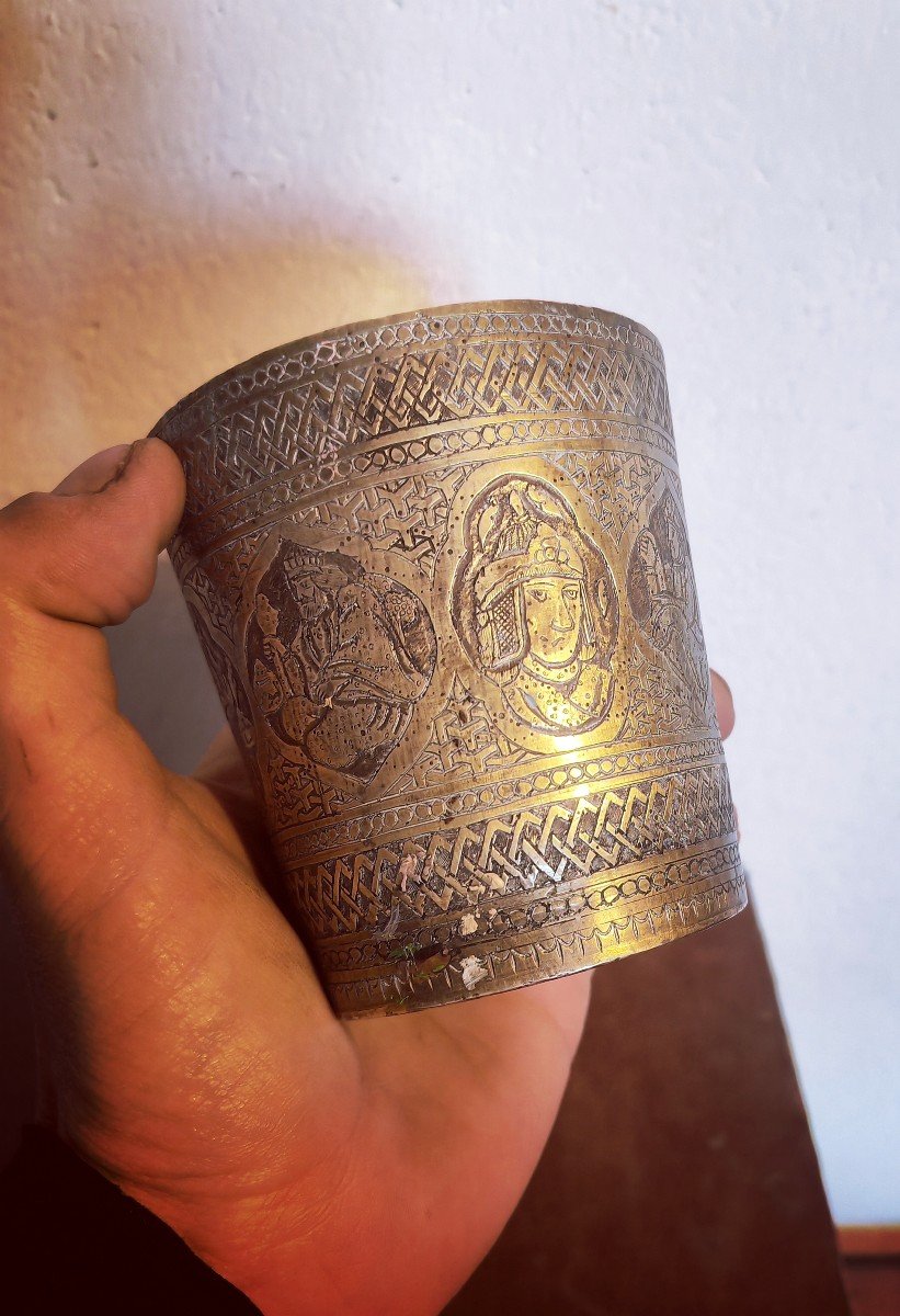 Beautiful Thick Goblet, Chiseled Bronze Or Brass, Characters In Medallions, Iran-syria, 19th Century-photo-3