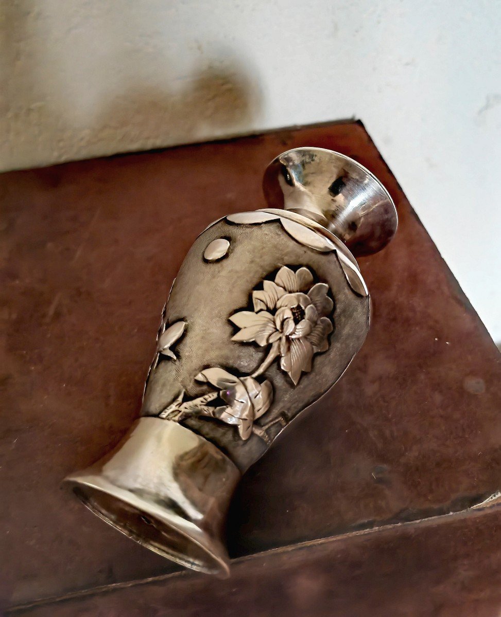 Joli Petit Vase Balustre En Argent, Décor Fleur De Lotus, Poinçon, Chine XIXe -photo-4