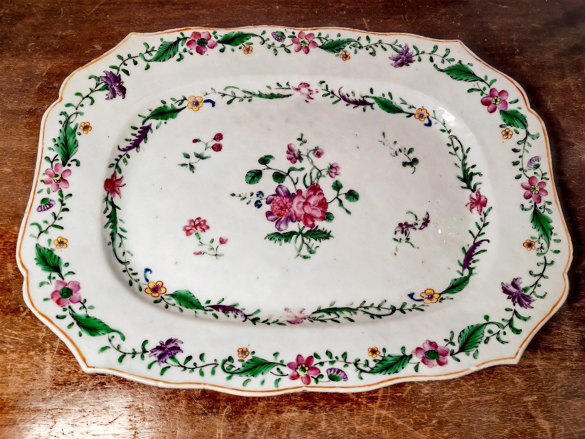 Great Chinese Porcelain For Export, Scalloped Dish, Floral Decor, 18th Century 