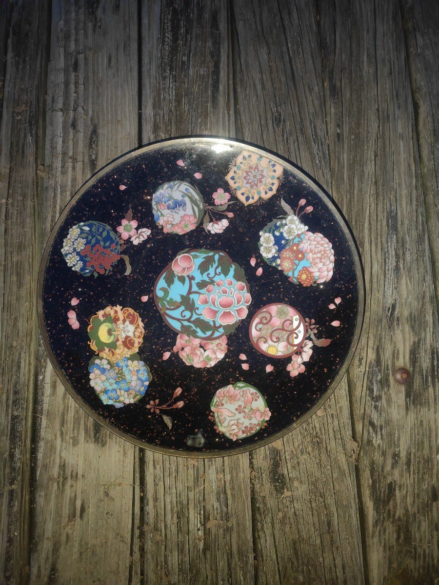 Beau Plat Émail Cloisonné, Rare Modèle Fond Noir, Paillettes Or, Décor Floral, Japon Meiji XIXe