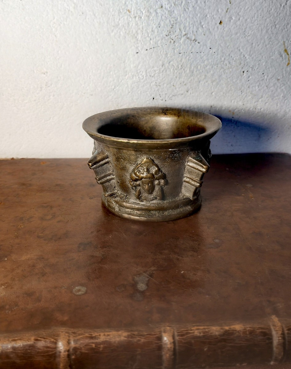 Cute Small Bronze Mortar Model, Masks & Columns, France Or Spain Circa 1700