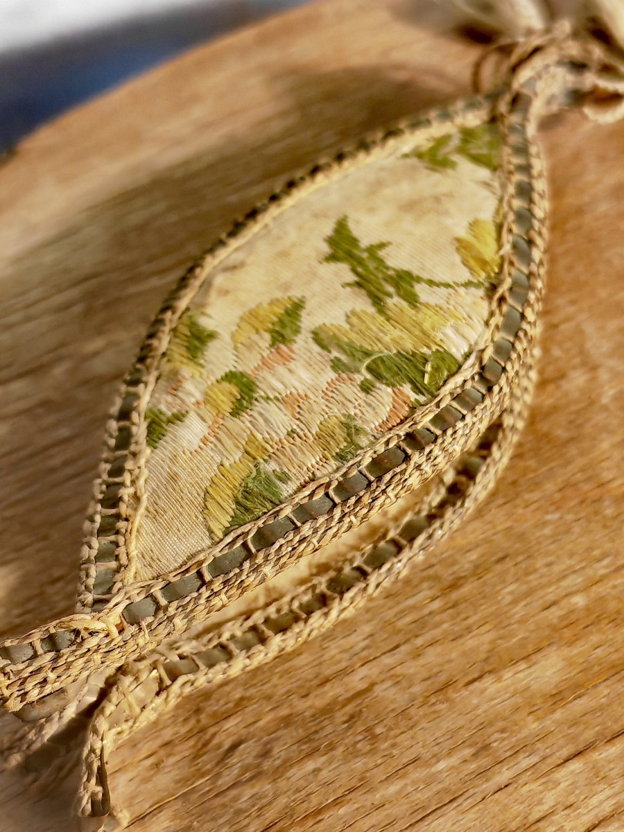 Rare Petit Reliquaire De Voyage, Paperolles, écrin En Soie Piquée, France XVIIIe Siècle -photo-3