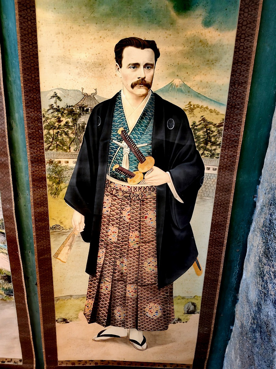 Pair Of Kakemono, Paper And Silk Painting, Europeans In Kimono, Meiji Japan, Late 19th Century -photo-2