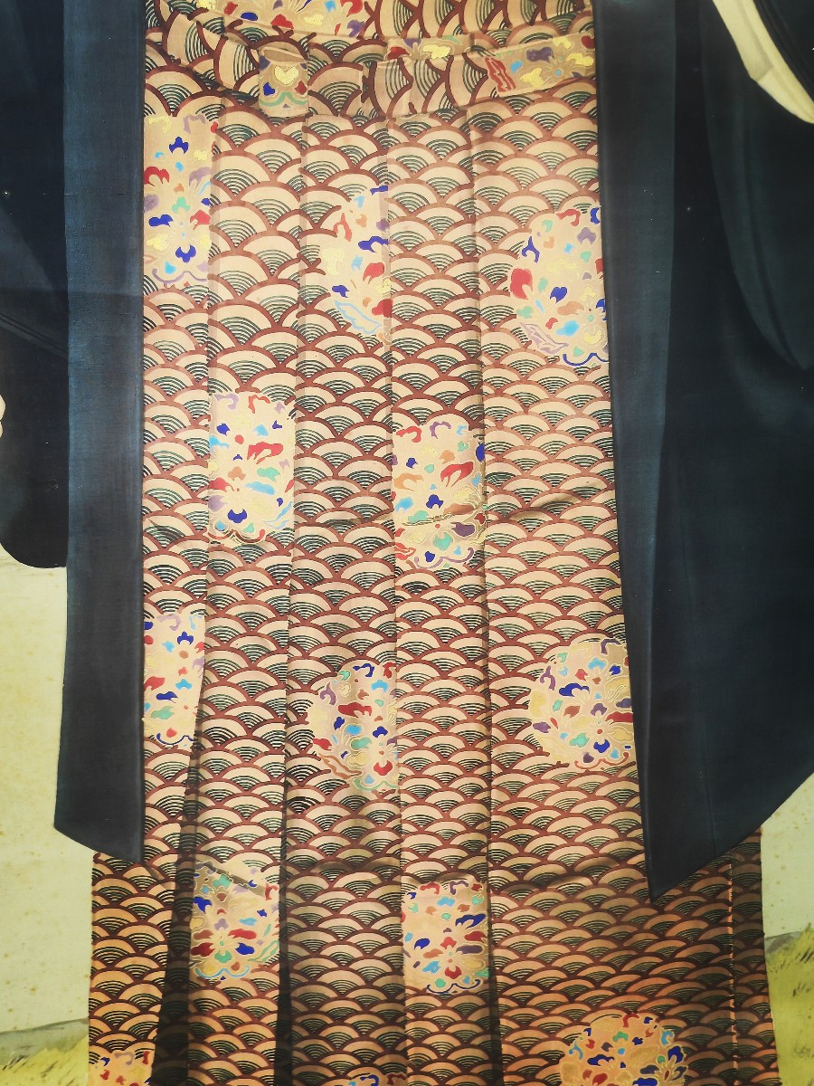 Pair Of Kakemono, Paper And Silk Painting, Europeans In Kimono, Meiji Japan, Late 19th Century -photo-3