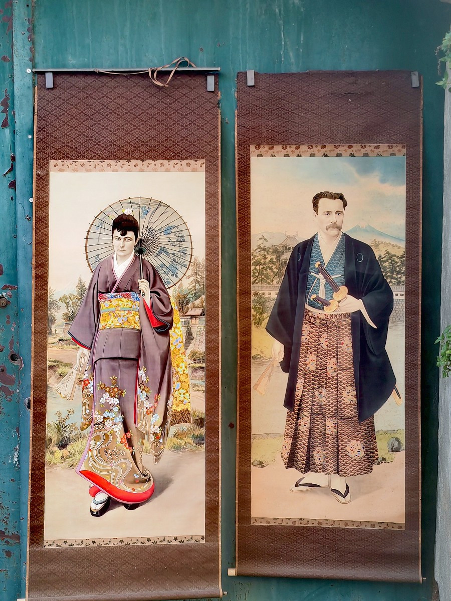 Pair Of Kakemono, Paper And Silk Painting, Europeans In Kimono, Meiji Japan, Late 19th Century 