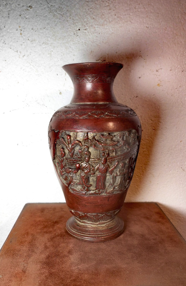 Pretty Small Terracotta Vase, Decorated With Figures & Pagodas, Chinese Circa 1900