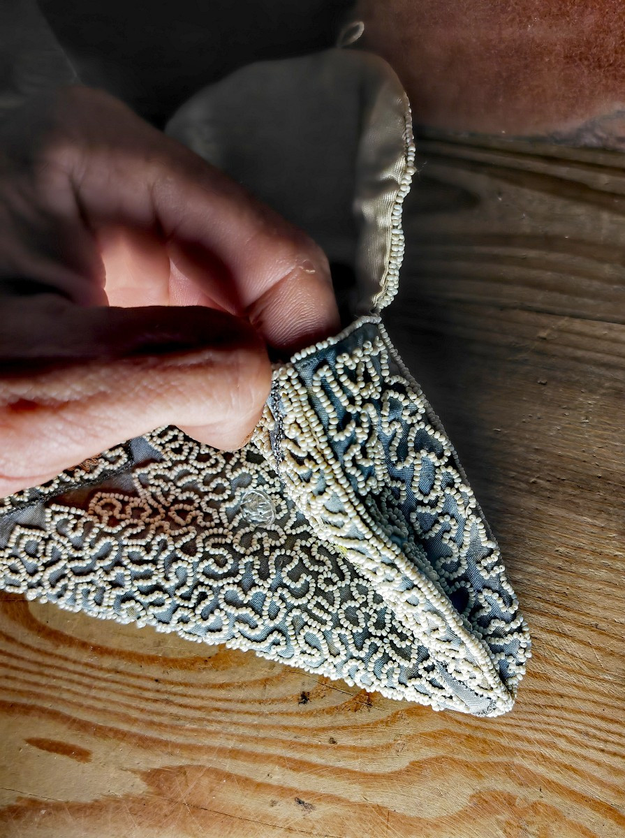 Jolie Pochette de Soirée, Broderie de fils, Décor Floral et Perles de Verre, Art Nouveau -photo-2