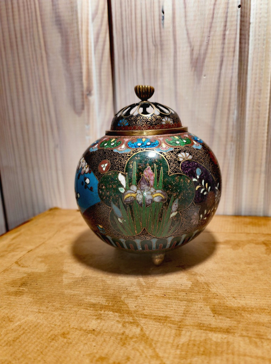 Beau Petit Brûle Parfum Tripode en Émail Cloisonné,  Japon Meiji XIXe Siècle 