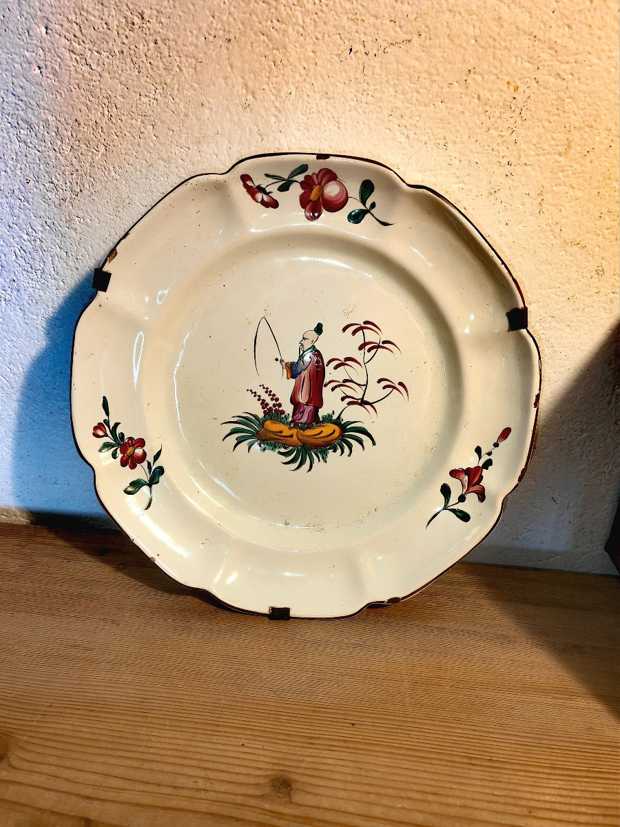 Beautiful Strasbourg Earthenware Plate, Les Islettes Factory, 18th Century Chinese Decor 