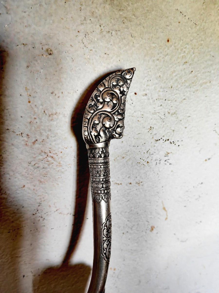Beautiful Serving Shovel, Chiseled Silver, Minh Mol Hallmarks, Cambodia Late 19th Century -photo-3