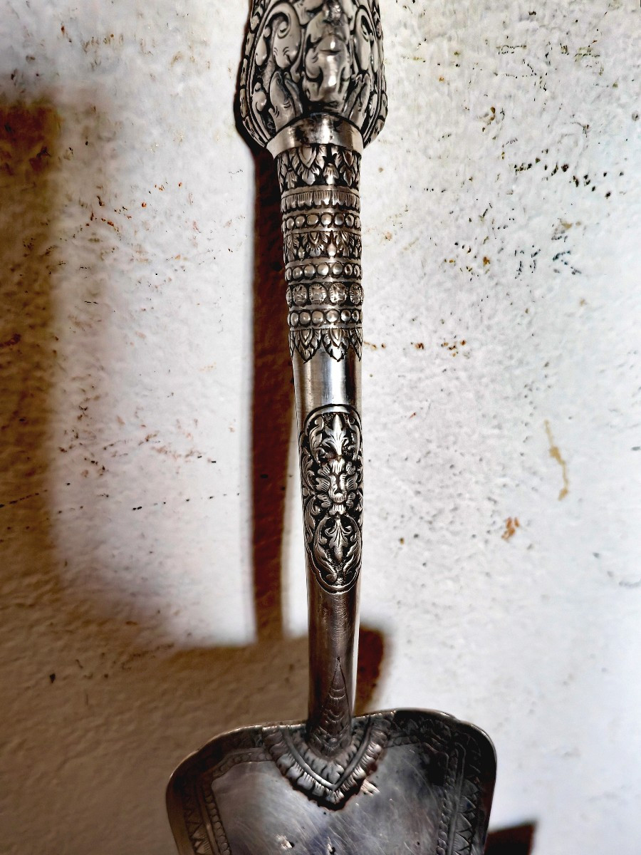 Beautiful Serving Shovel, Chiseled Silver, Minh Mol Hallmarks, Cambodia Late 19th Century -photo-4