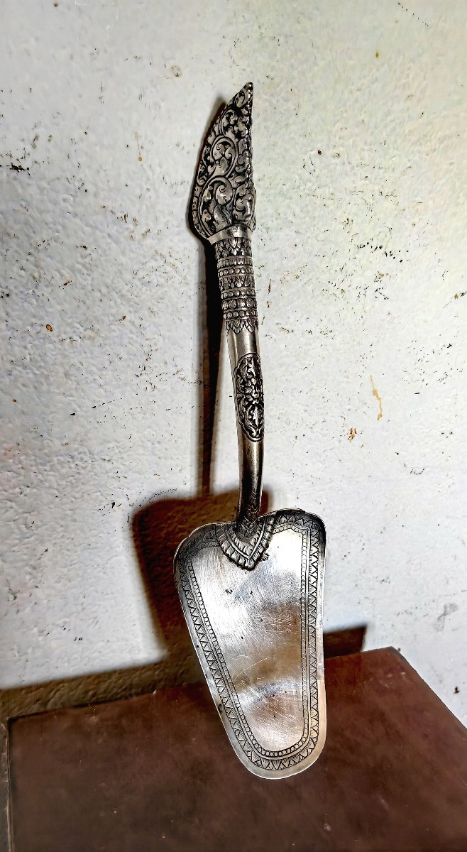 Beautiful Serving Shovel, Chiseled Silver, Minh Mol Hallmarks, Cambodia Late 19th Century 