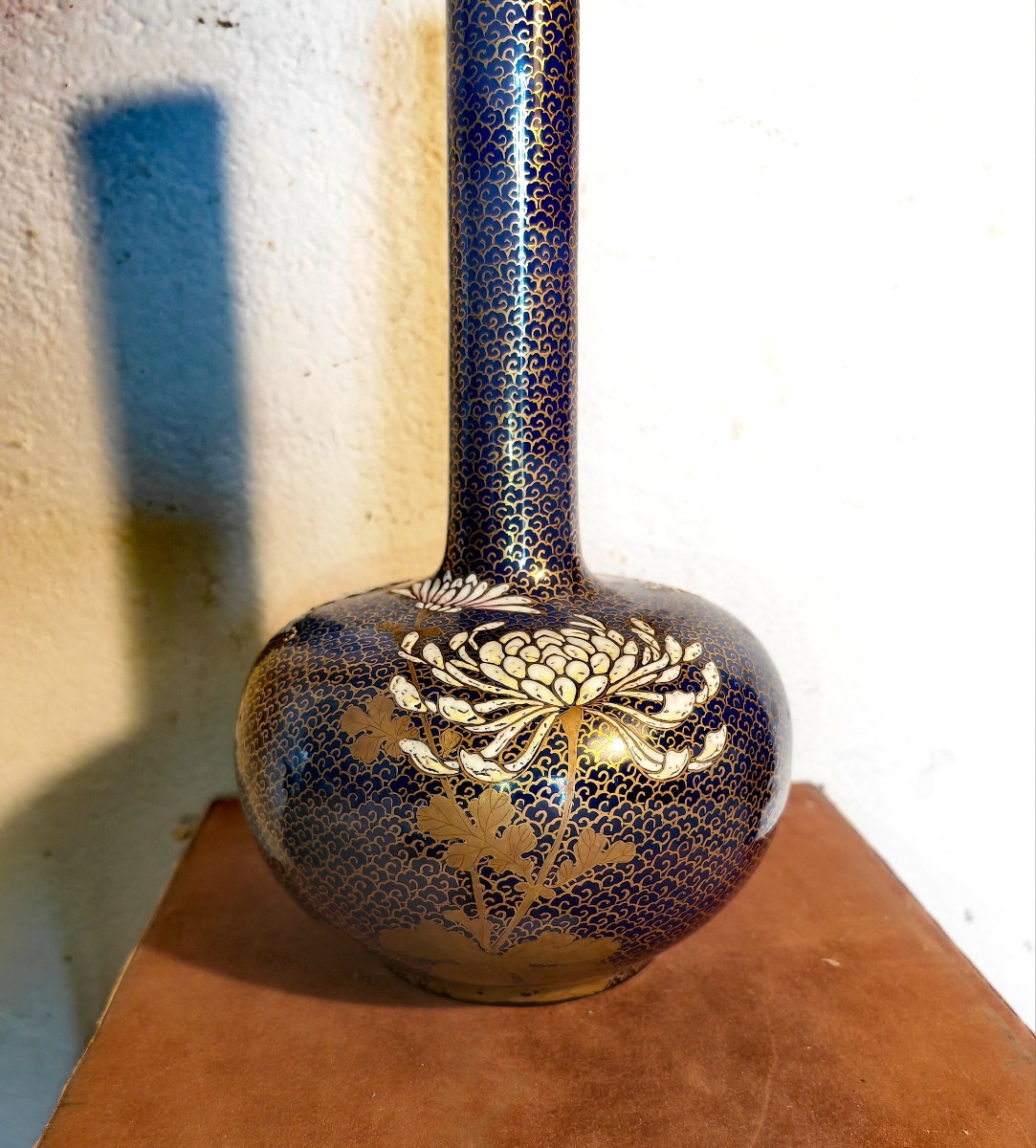 Élégant Vase Porcelaine Fukagawa, Signature Mont Fuji 1894, Chrysanthèmes et Papillons, Japon-photo-2