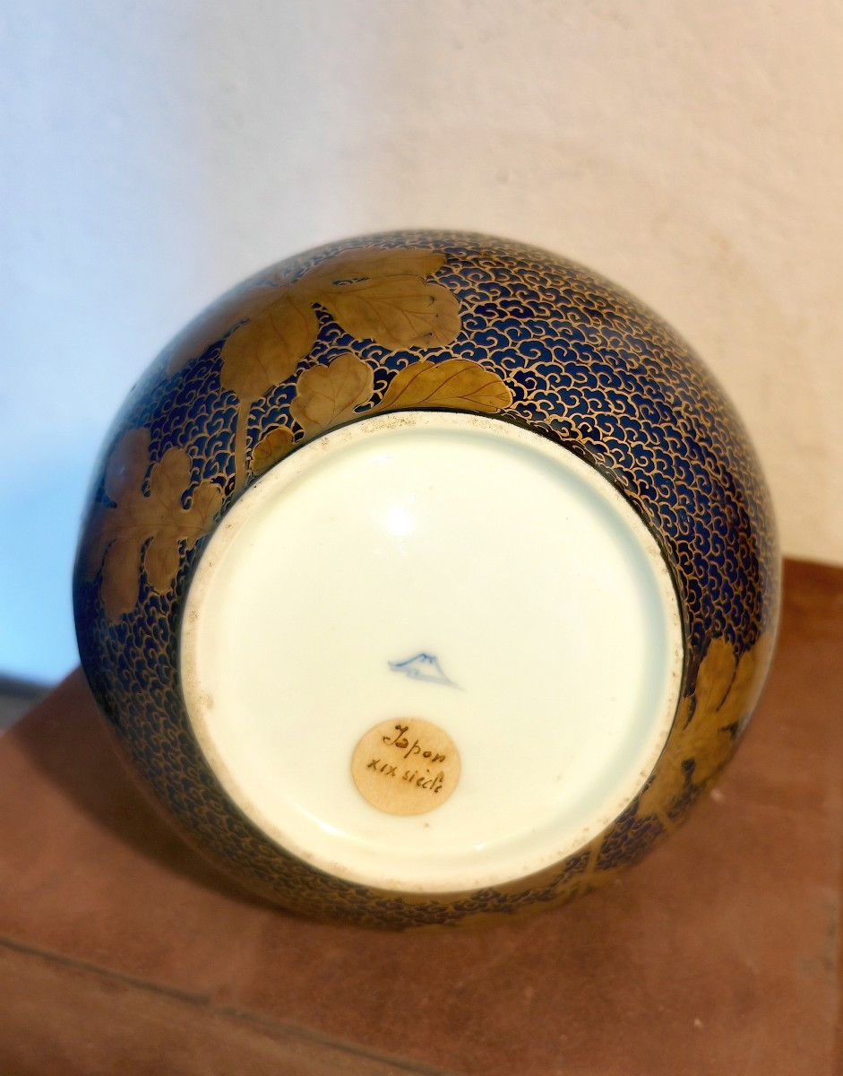 Élégant Vase Porcelaine Fukagawa, Signature Mont Fuji 1894, Chrysanthèmes et Papillons, Japon-photo-3