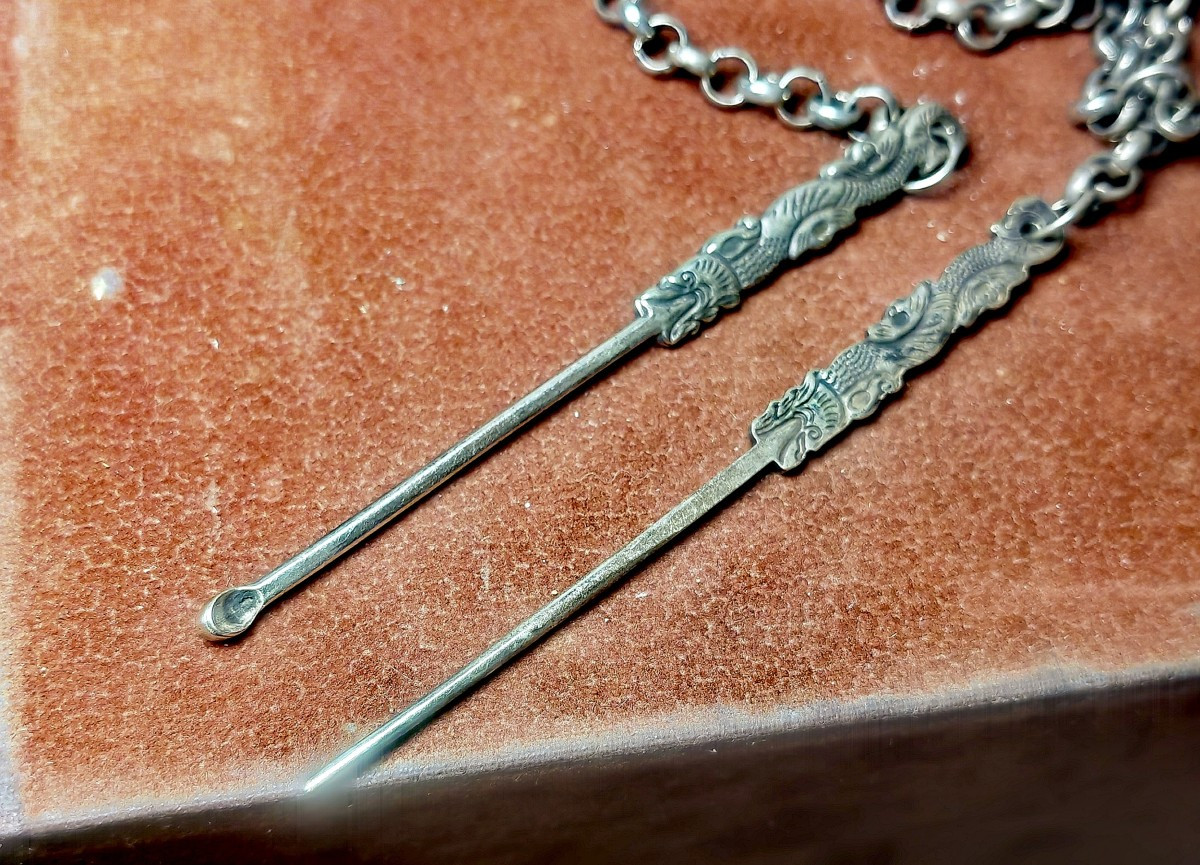 Belle Châtelaine à Opium, 5 outils forme Épées, Argent ou Paktong, Chine XiXe siècle -photo-3