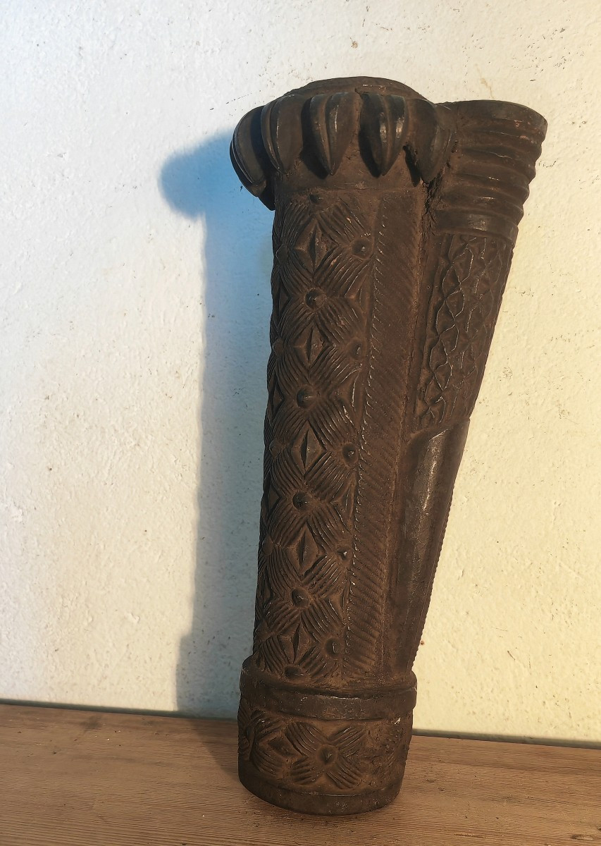 Important Fourneau de Pipe à Tabac en Terre Cuite, Cameroun, Décor Araignées, XXe Siècle -photo-1