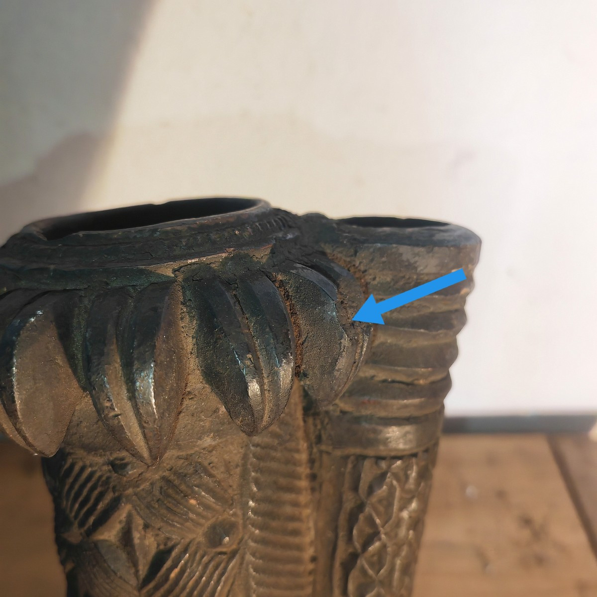 Important Fourneau de Pipe à Tabac en Terre Cuite, Cameroun, Décor Araignées, XXe Siècle -photo-2