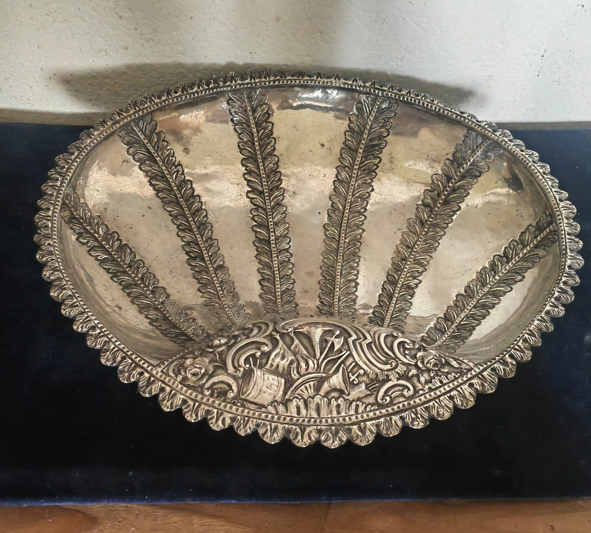 Jolie Coupe Forme Coquille en Argent, Décor Allegorie de l'armée, Palmettes, Fin XiXe 