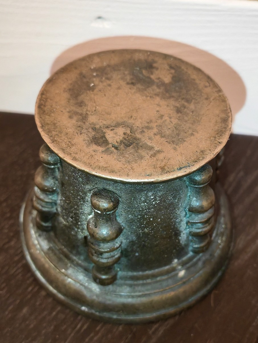 Beautiful Bronze Apothecary's Mortar And Pestle, Cast Iron From Le Puy, Columns, Late 17th Century -photo-4