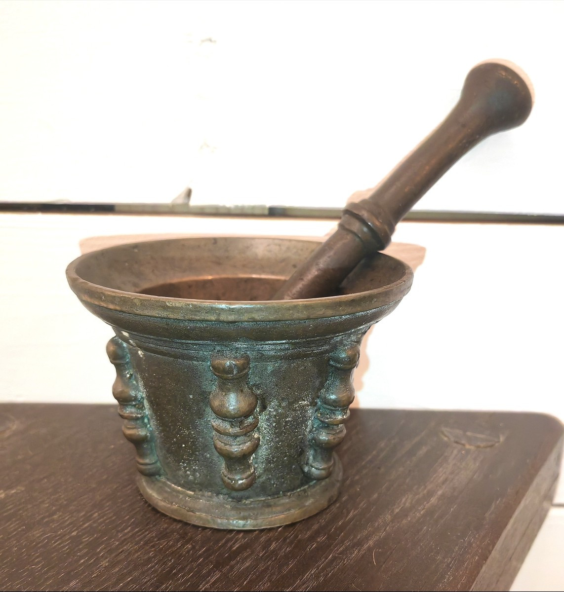 Beautiful Bronze Apothecary's Mortar And Pestle, Cast Iron From Le Puy, Columns, Late 17th Century 