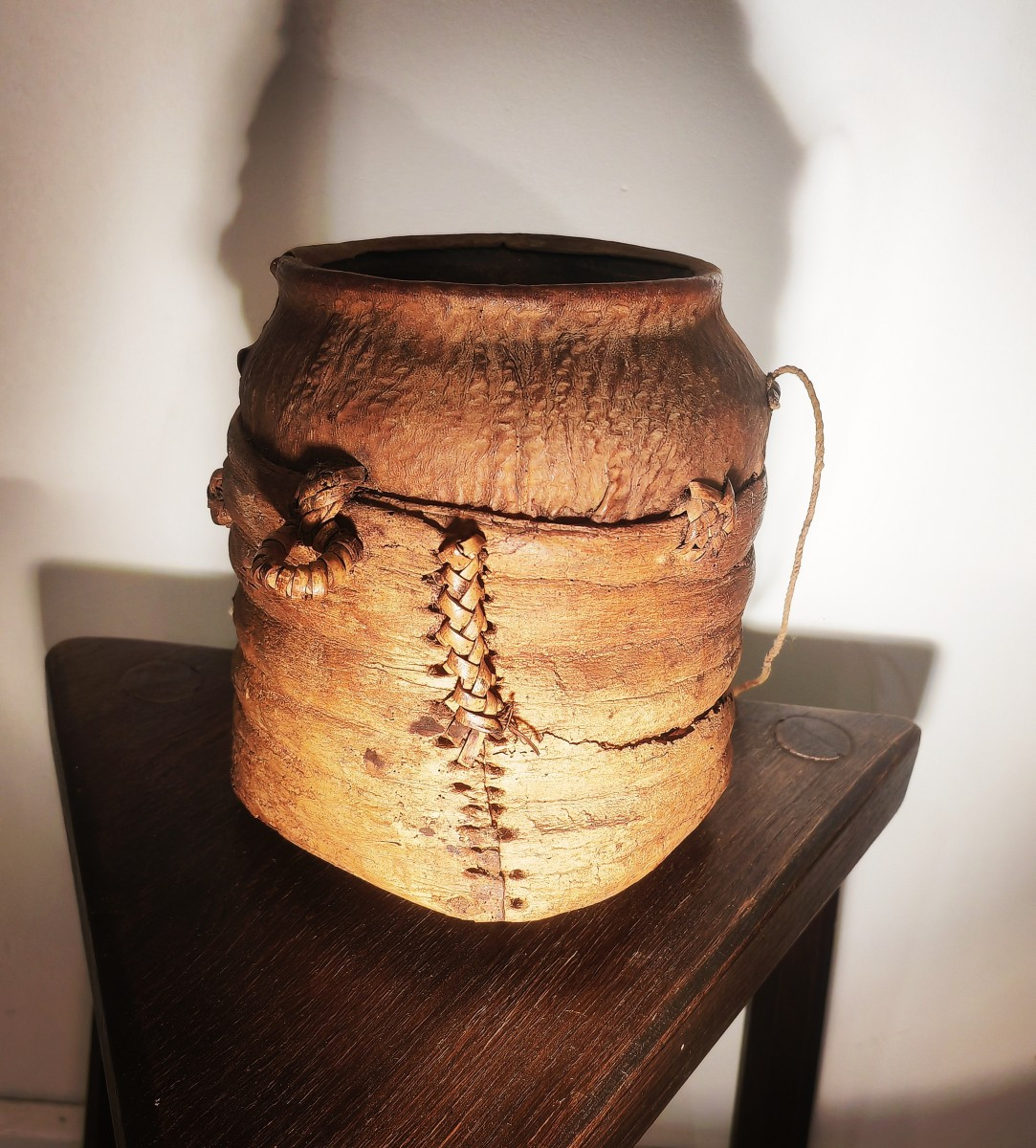 Rare Oracle à Souris, Terre Cuite, Peau, Écorce et Vannerie, Afrique Début XXe ou avant -photo-2