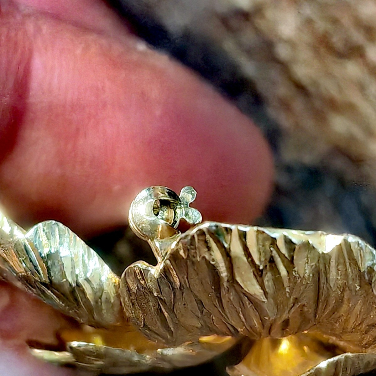 Belle Broche en Or Jaune 9 ou 12 Carats, Fleur éclatée, Jolie qualité, Époque inconnue -photo-1