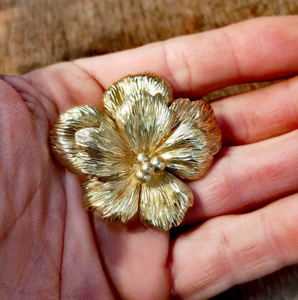 Belle Broche en Or Jaune 9 ou 12 Carats, Fleur éclatée, Jolie qualité, Époque inconnue -photo-3