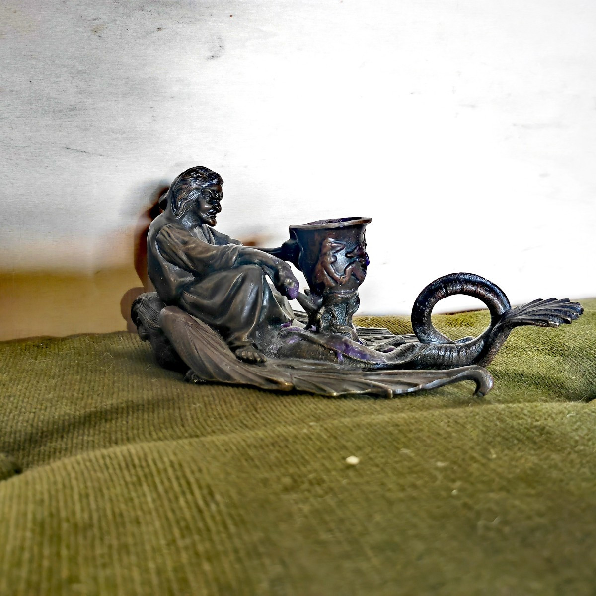 Rare Bougeoir Démoniaque Chambrière Sorcière et Hippogriffe, Bronze Grande Qualité XiXe siècle 