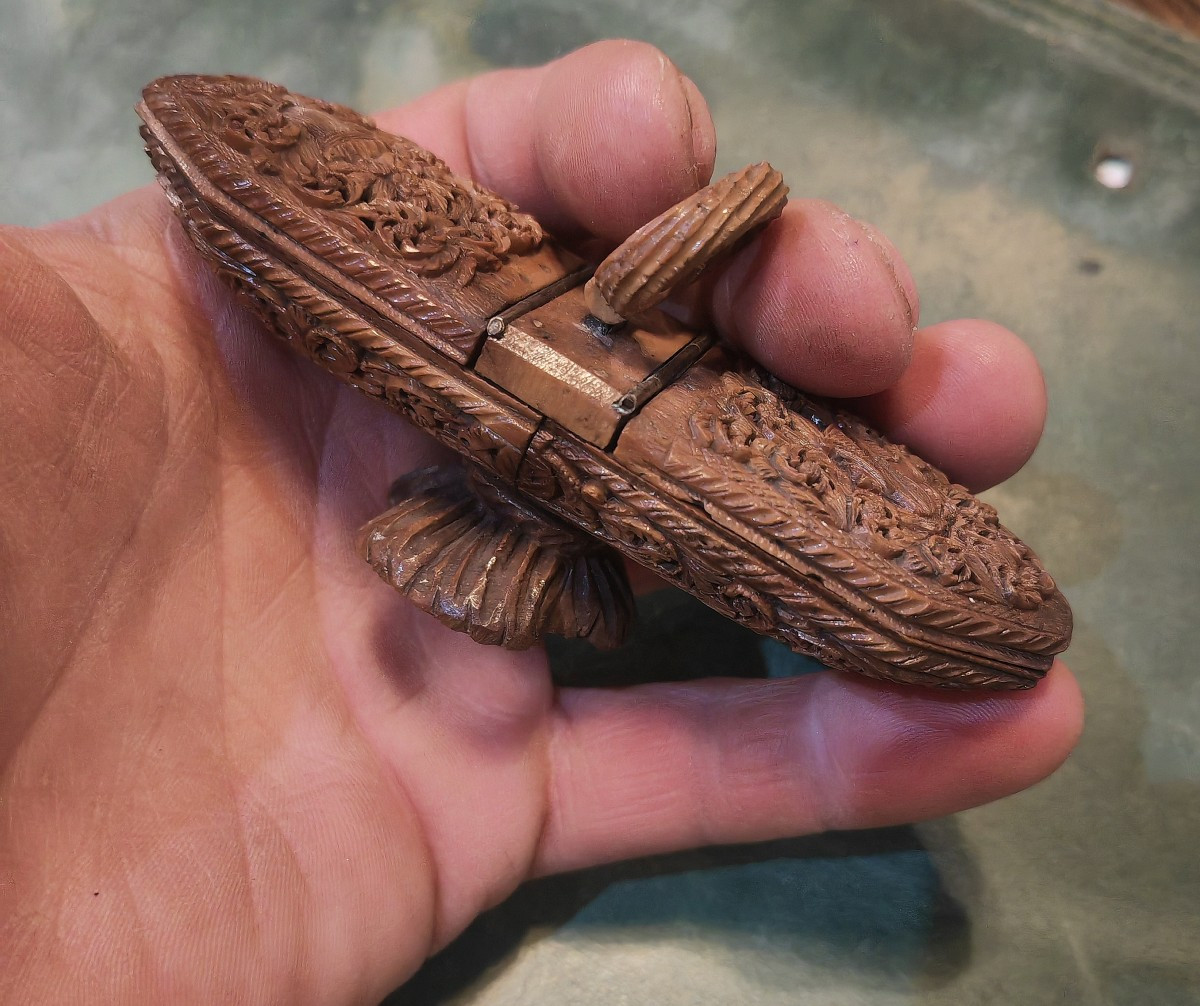 Rare Double Fly Box, Carved Corozo Nut, Integrated Mirrors, Folk Art, Circa 1820-photo-8