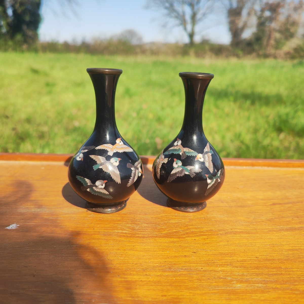 Adorable Paire de Vases Miniatures en Cloisonné, Japon Meiji XIXe, Moineaux 