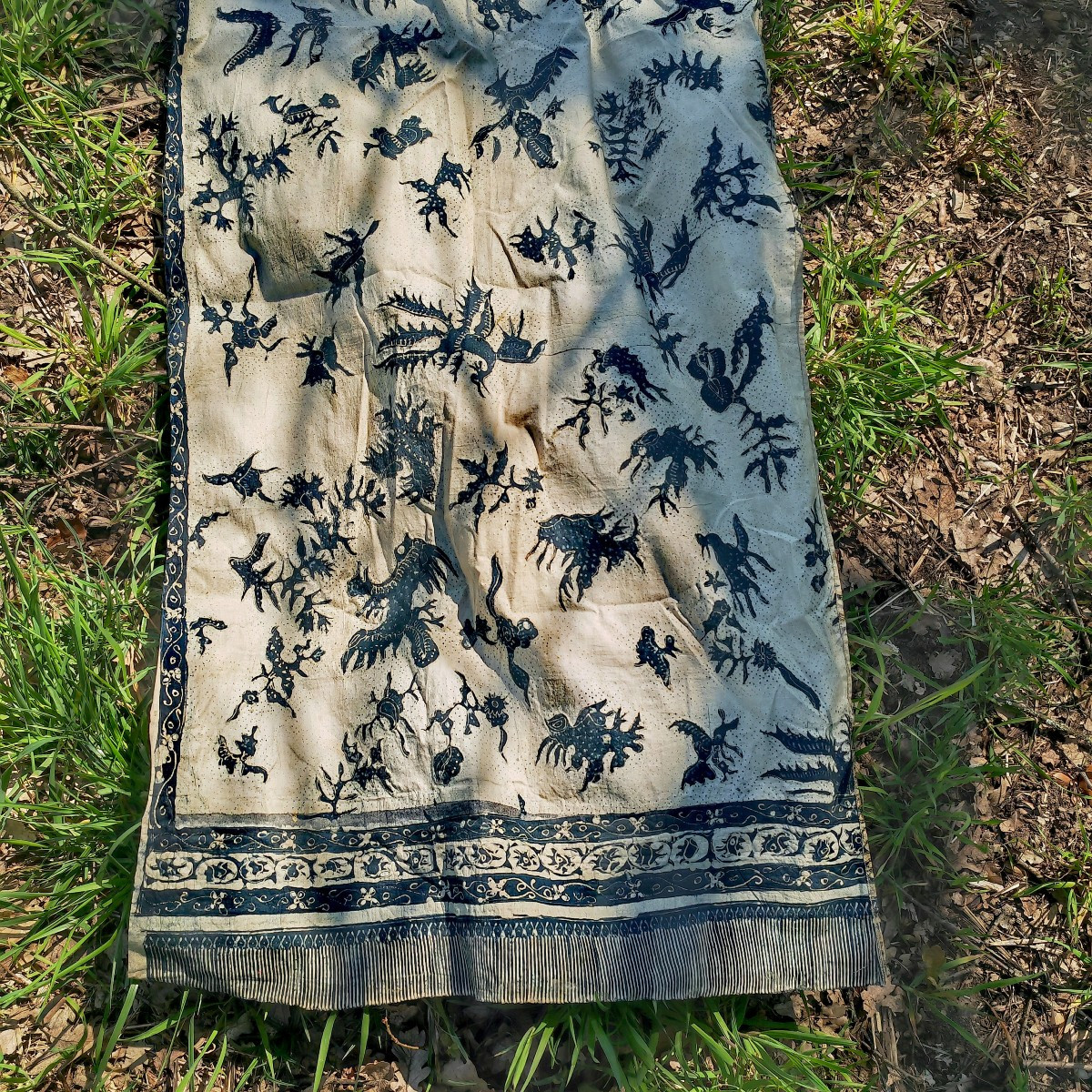 Beautiful Antique Batik, Symmetrical Blue & Gold Design, Birds & Plants, Indonesia Java 19thc-photo-4