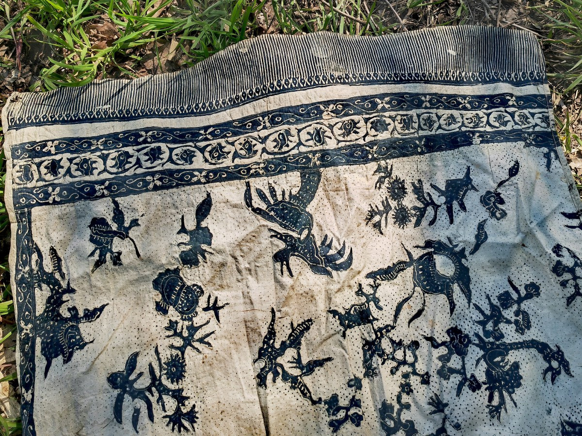 Beautiful Antique Batik, Symmetrical Blue & Gold Design, Birds & Plants, Indonesia Java 19thc-photo-2