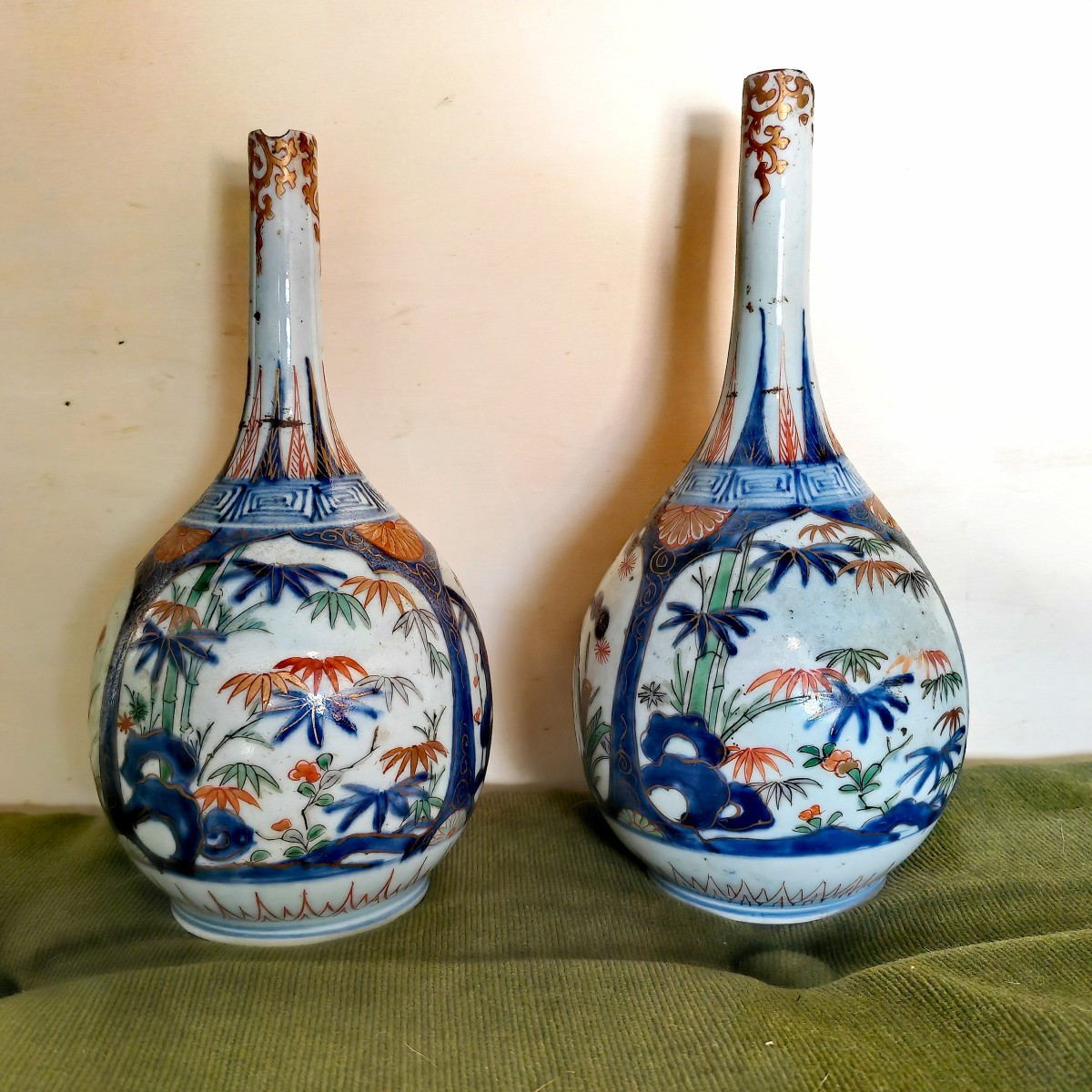Rare Paire de Vases, Forme Bouteille, Porcelaine Arita, Imari 3 Amis, Japon Edo Circa 1720s-photo-2